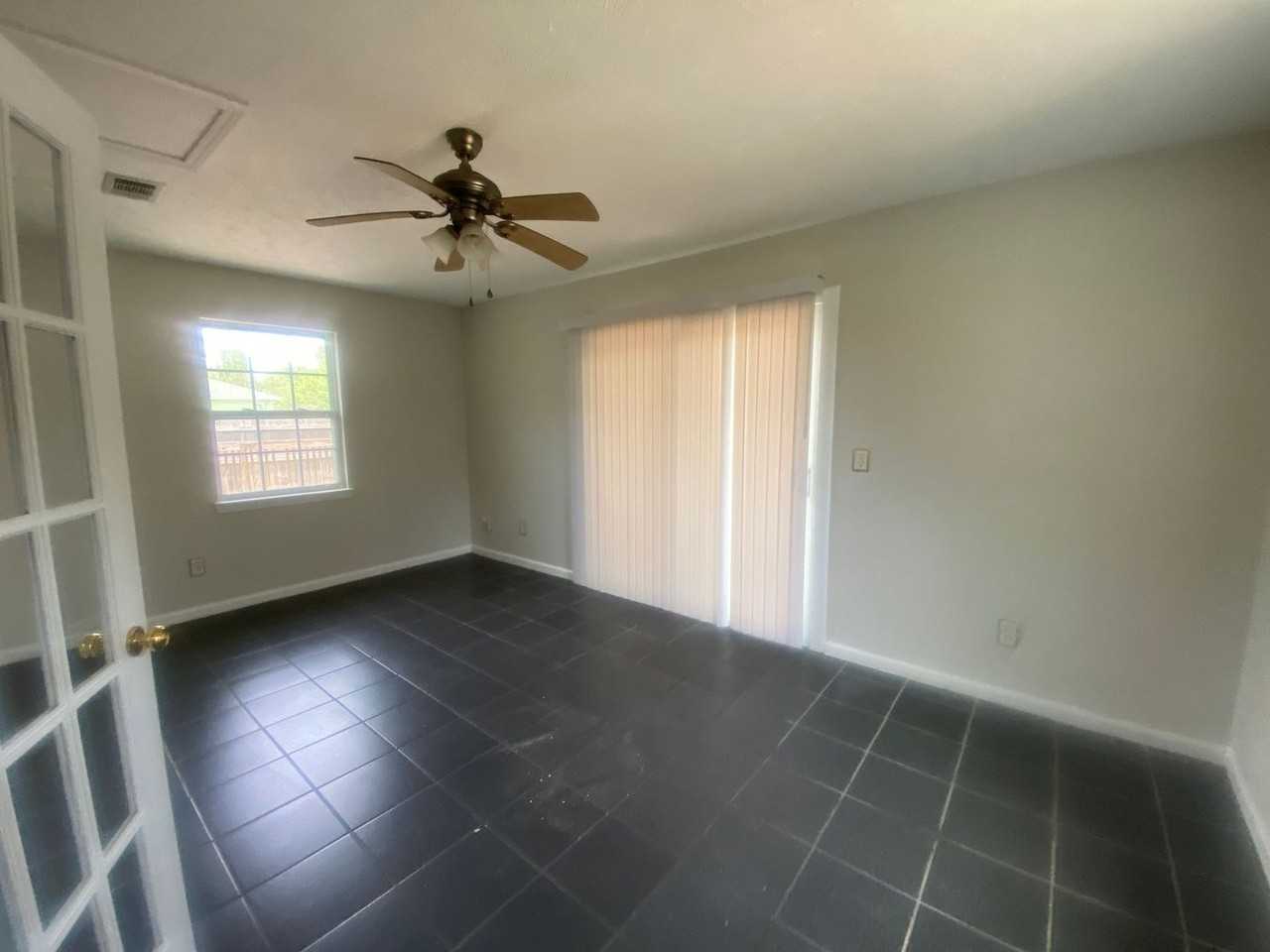 1609 Louisiana Ave - Photo 6 of 11
