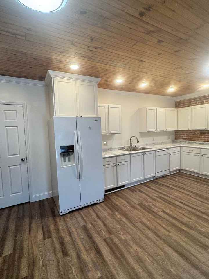 33 W Oak St #A - Photo 7 of 14
