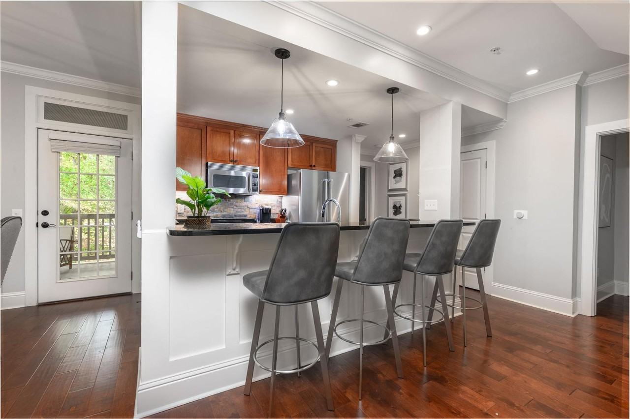 1090 Tailwater #F - Photo 4 of 13