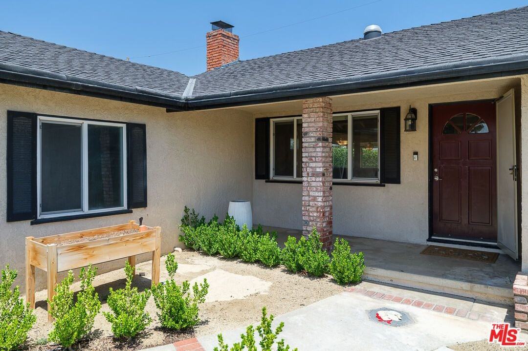 826 Crestfield Dr - Photo 3 of 22