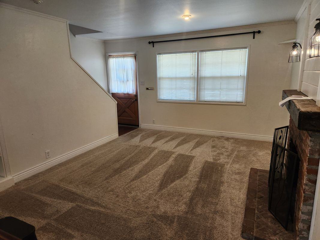 4118 Cobblestone Dr - Photo 3 of 13