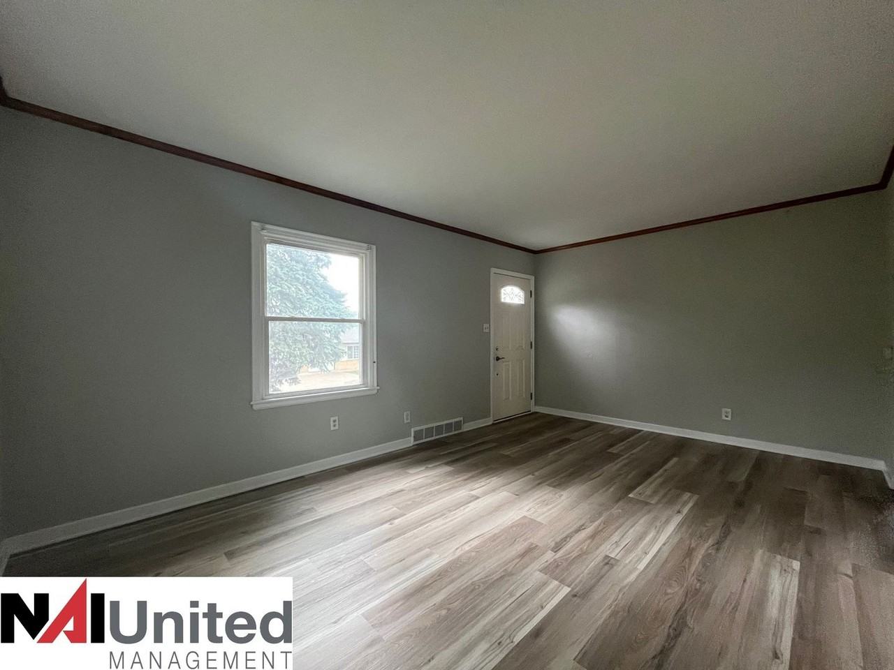 2523 S Saint Aubin St - Photo 3 of 7