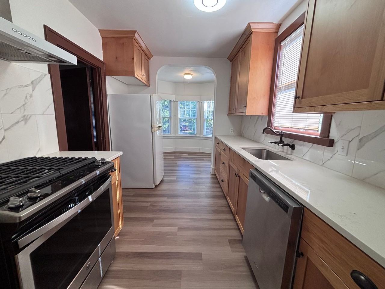 3834 Ne Senate St - Photo 4 of 27
