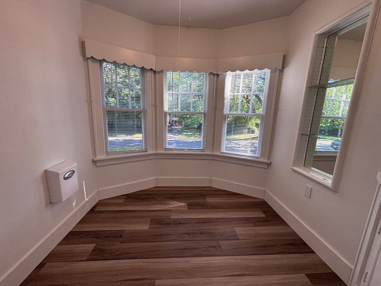 3834 Ne Senate St - Photo 5 of 27