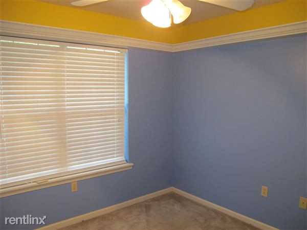 1430 Southern Hills Dr - Photo 2 of 9