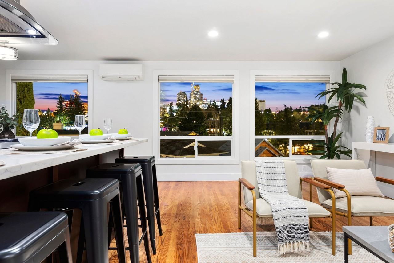 9817 SE Shoreland Dr, Bellevue, WA 98004 - Photo 6 of 17