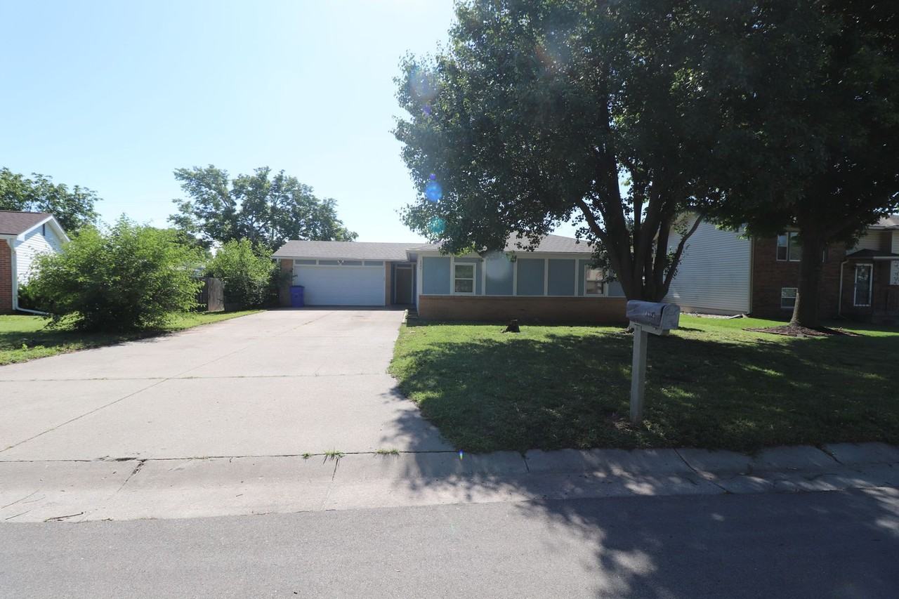 1503 Shamrock St - Photo 4 of 24