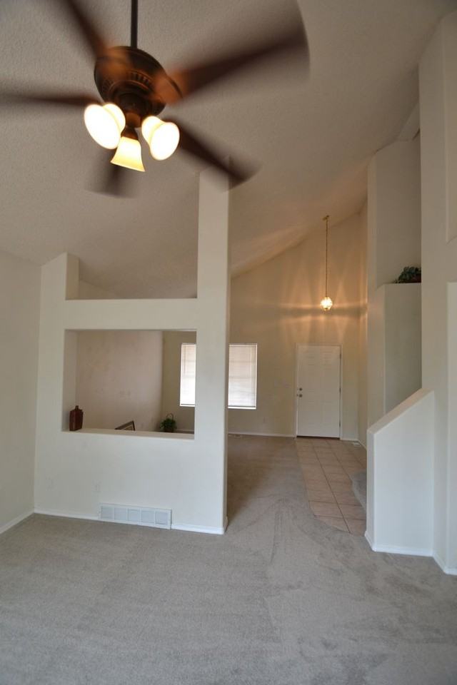815 Riverview Ln - Photo 3 of 27