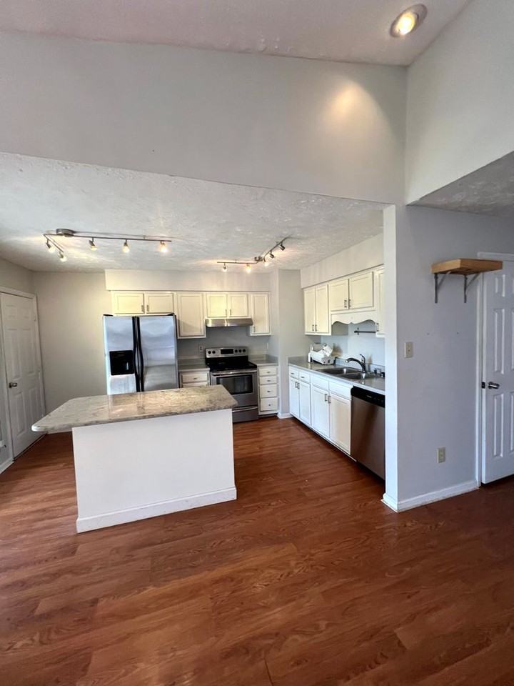 5708 Icarus Cir - Photo 4 of 21