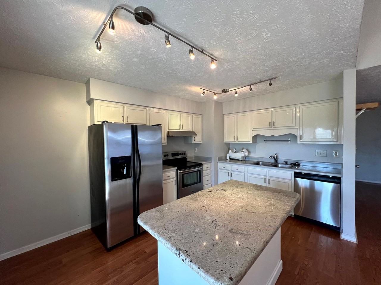 5708 Icarus Cir - Photo 5 of 21