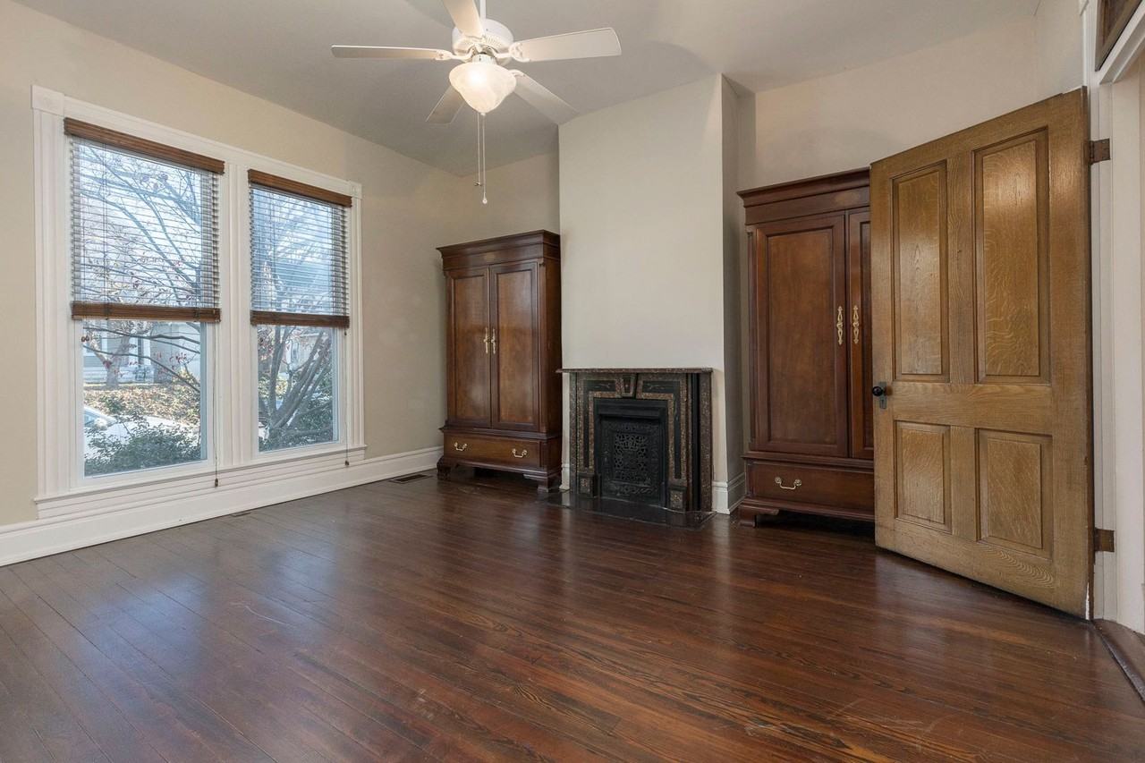 1619 Ellwood Ave - Photo 5 of 33
