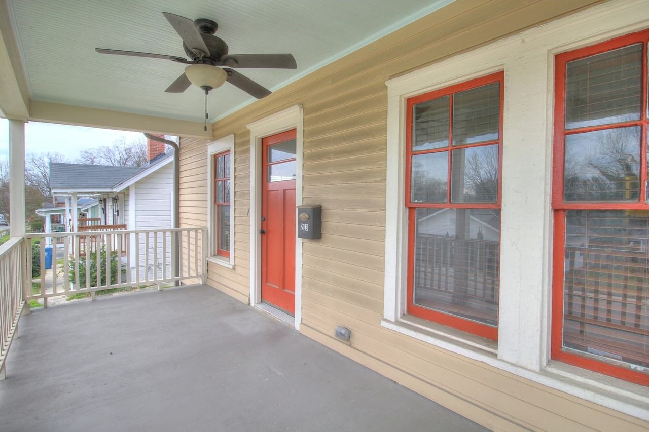 208 W Geer St - Photo 2 of 10