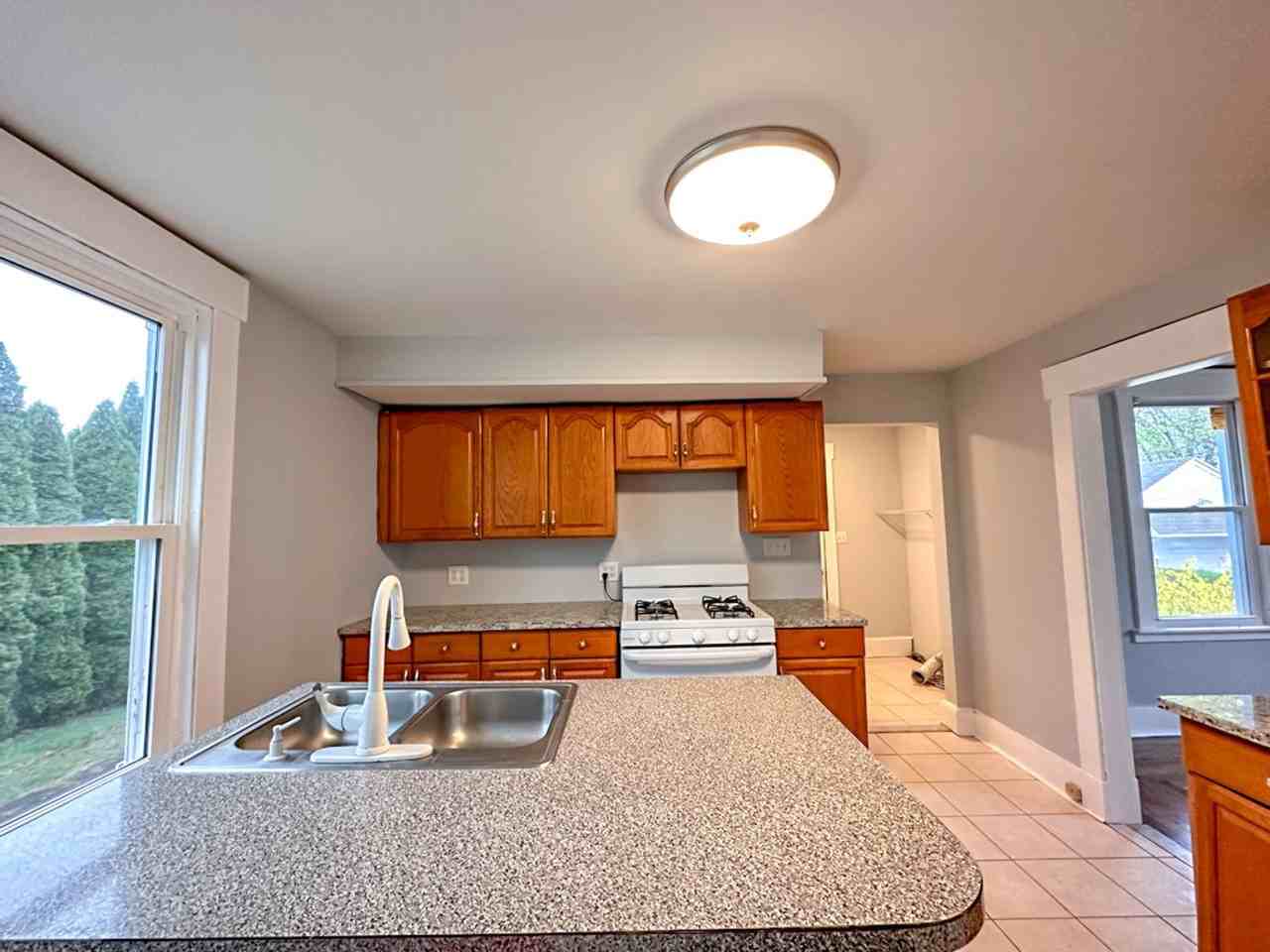 190 School Street - Photo 7 of 31