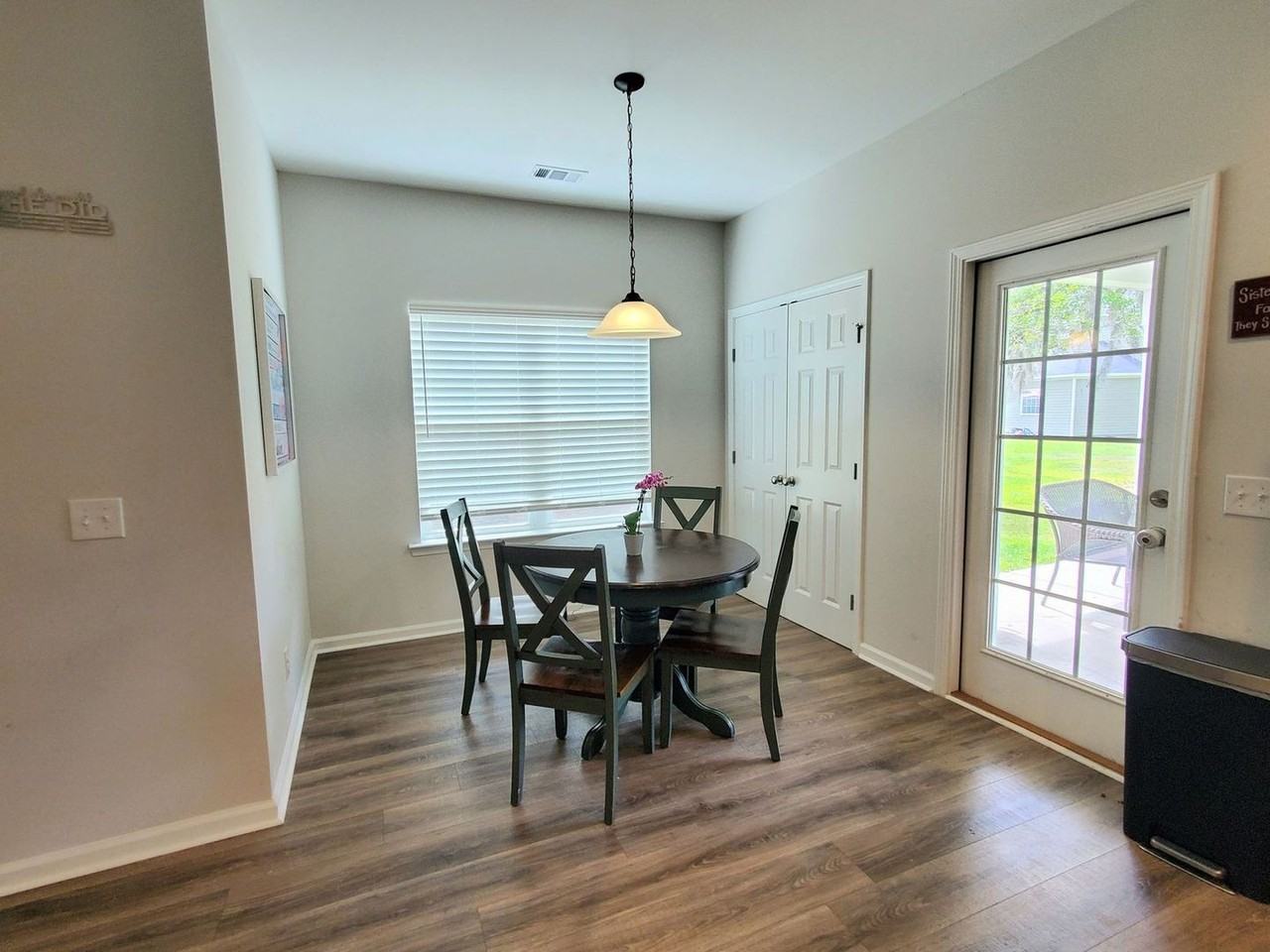 24 Swallow Tail Cir - Photo 2 of 14