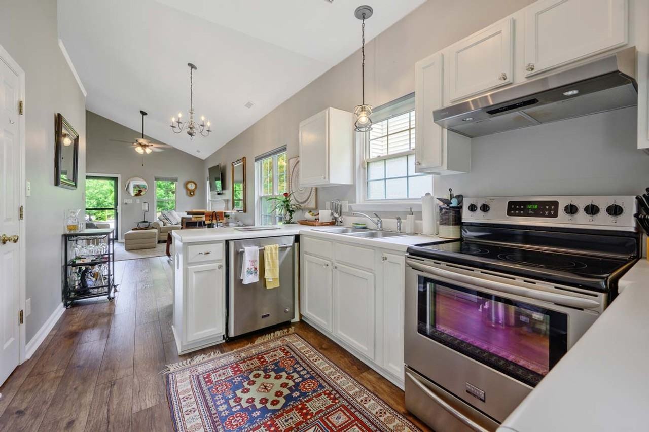 200 Highgate Cir - Photo 5 of 25