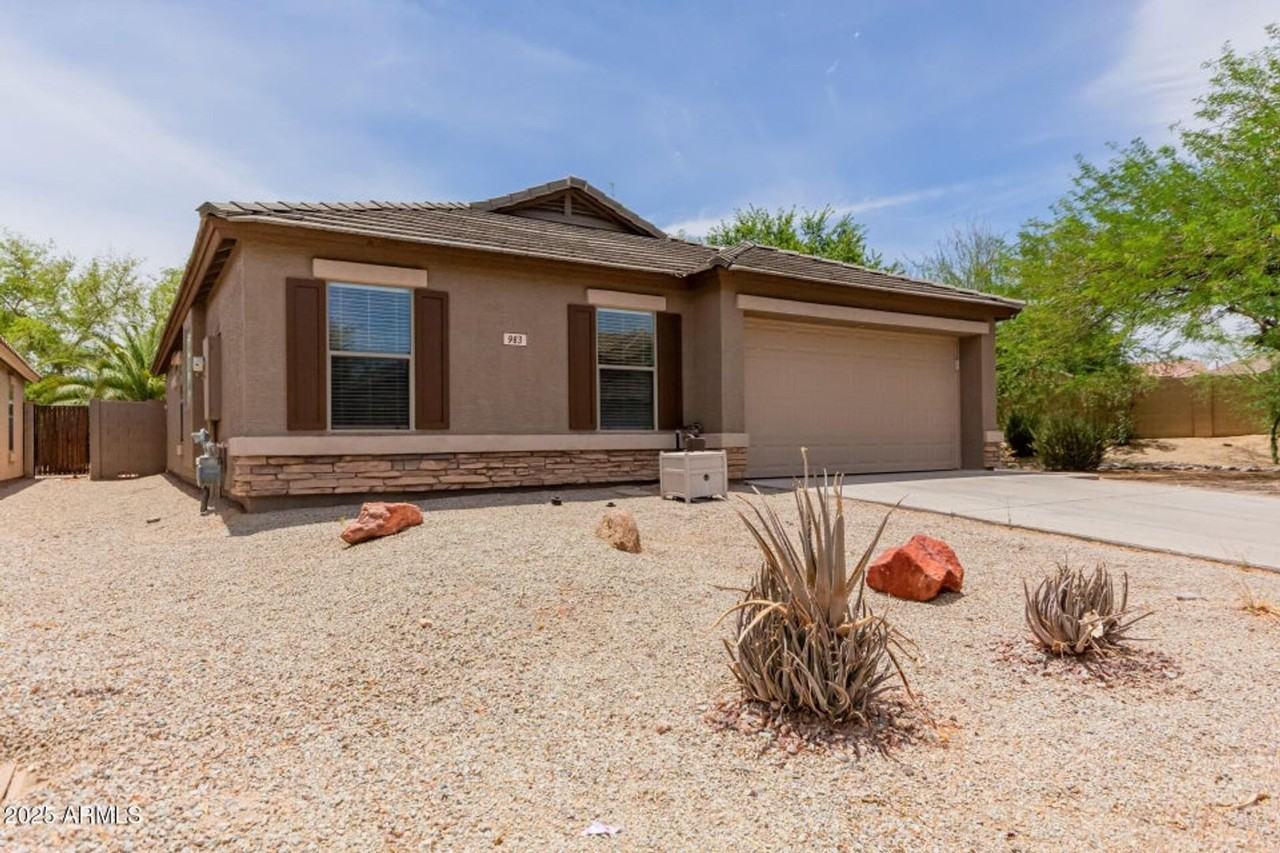 983 E Palomino Way - Photo 2 of 48
