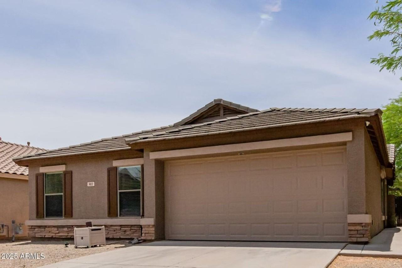 983 E Palomino Way - Photo 3 of 48