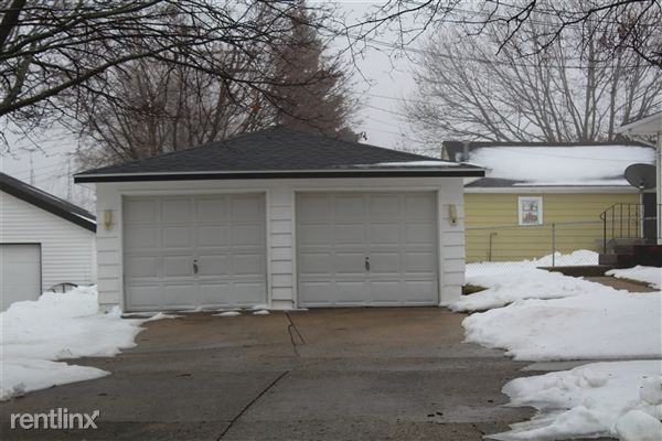 5805 46th Ave - Photo 2 of 10