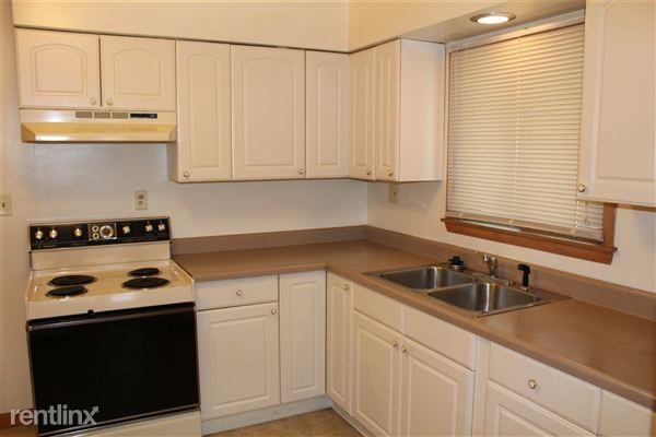 5805 46th Ave - Photo 3 of 10