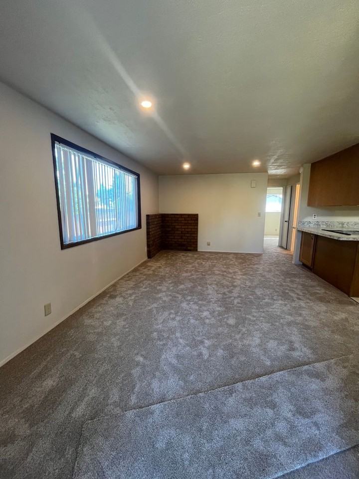 847 54th St - Photo 2 of 10