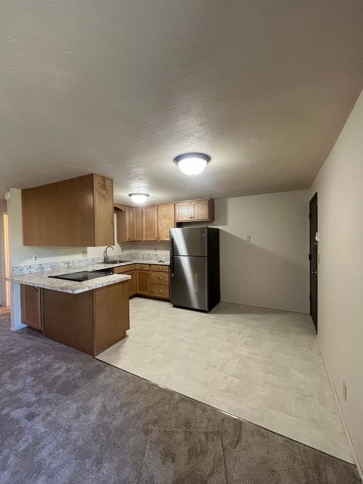 847 54th St - Photo 3 of 10