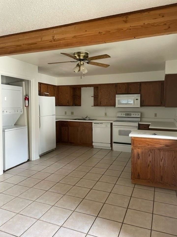 1206 Avenida Del Sol - Photo 2 of 10