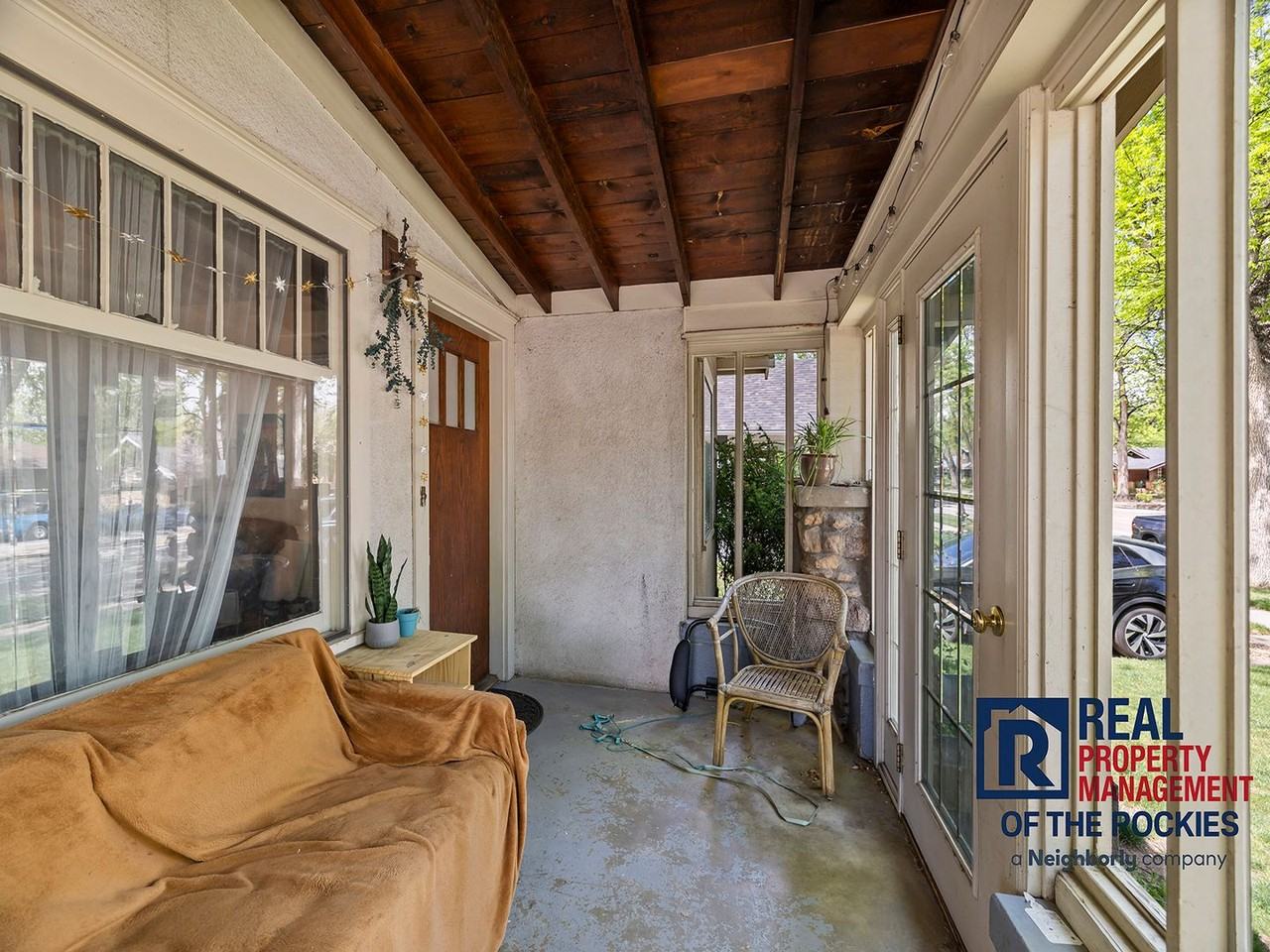 651 Whedbee St Uppr - Photo 2 of 17