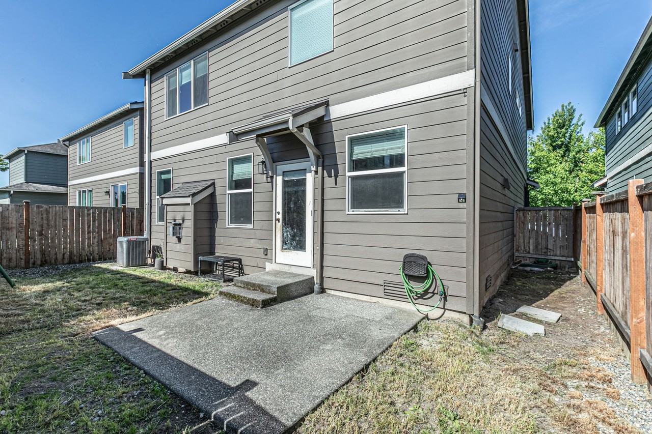 1107 27th St Nw - Photo 3 of 31