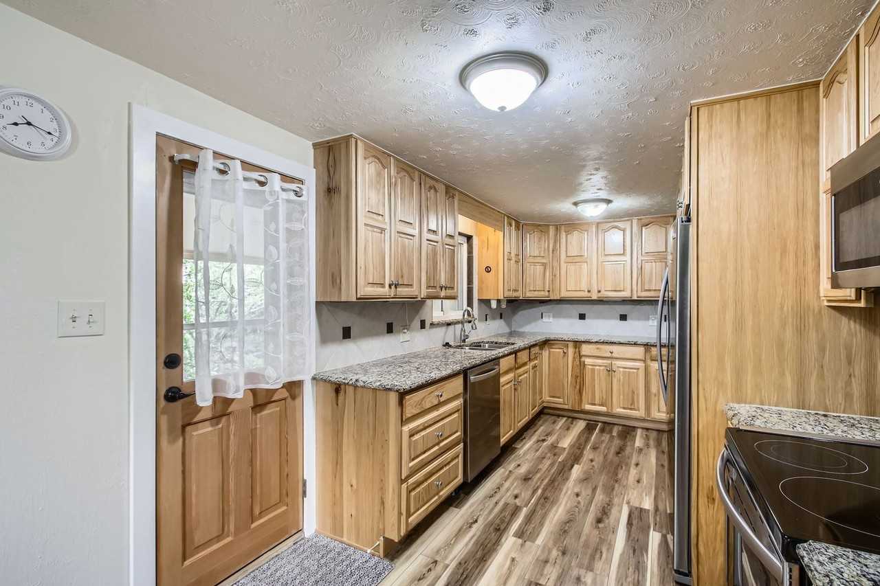 7925 Flower St - Photo 3 of 27