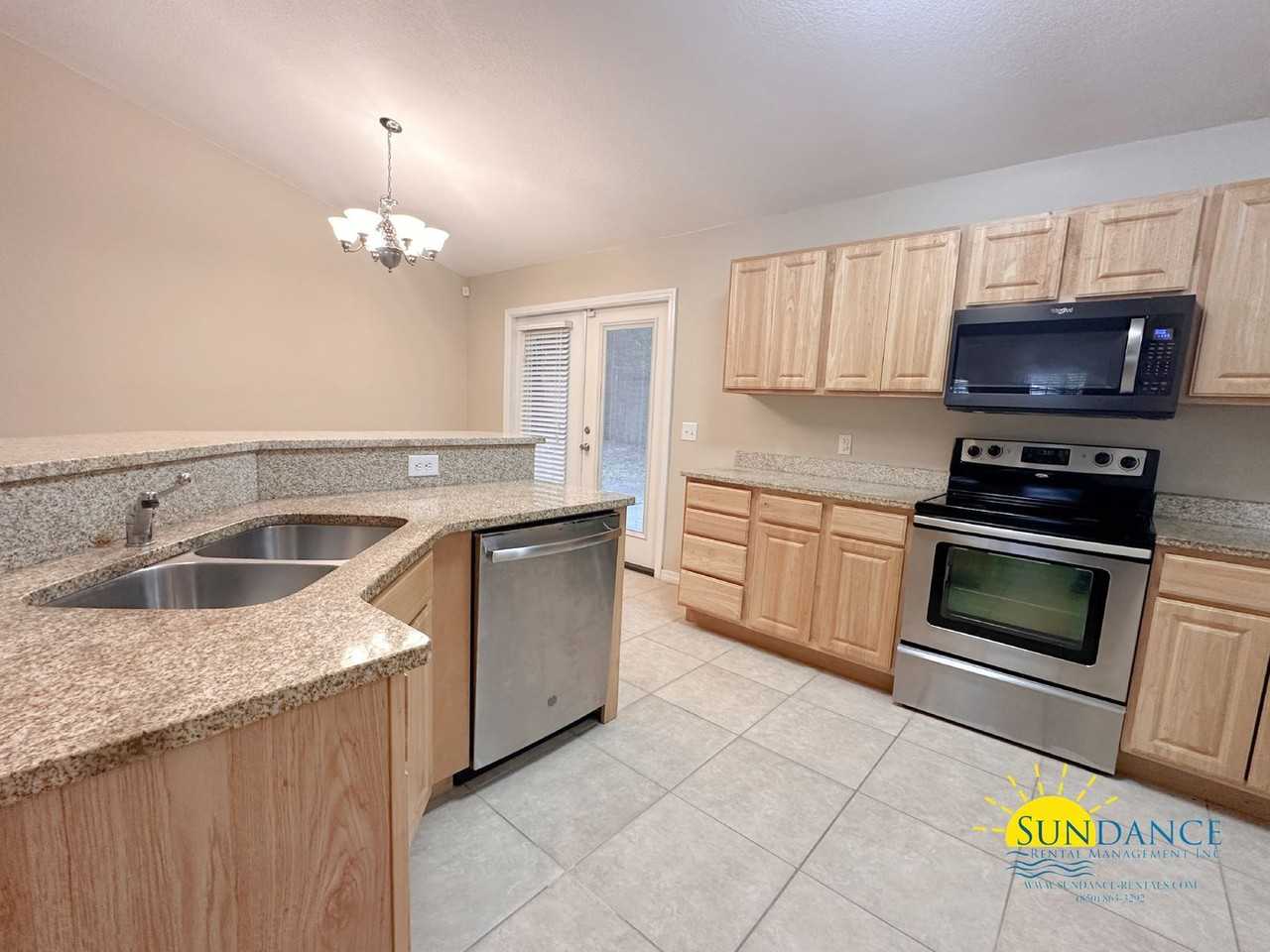 8484 Randall Dr - Photo 6 of 23