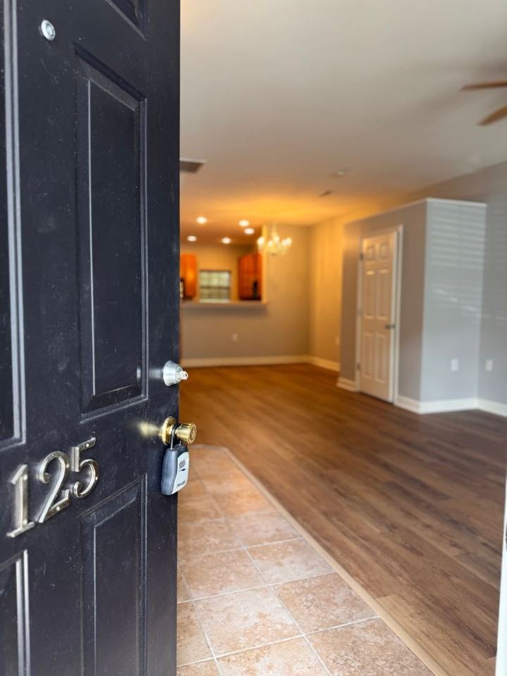 125 Humberside Dr - Photo 3 of 48