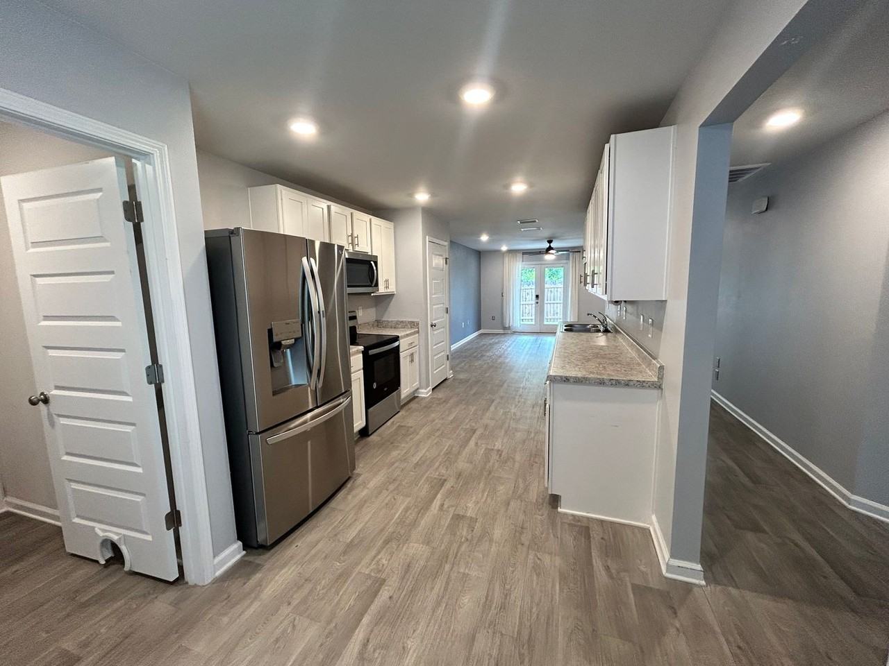 4047 Brighton Blvd - Photo 6 of 34