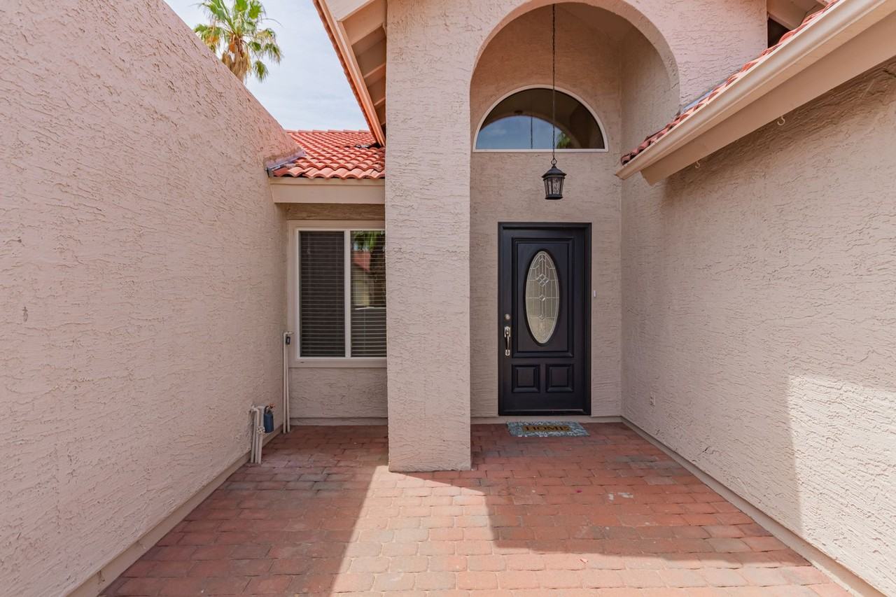 11115 E Mercer Ln - Photo 4 of 42
