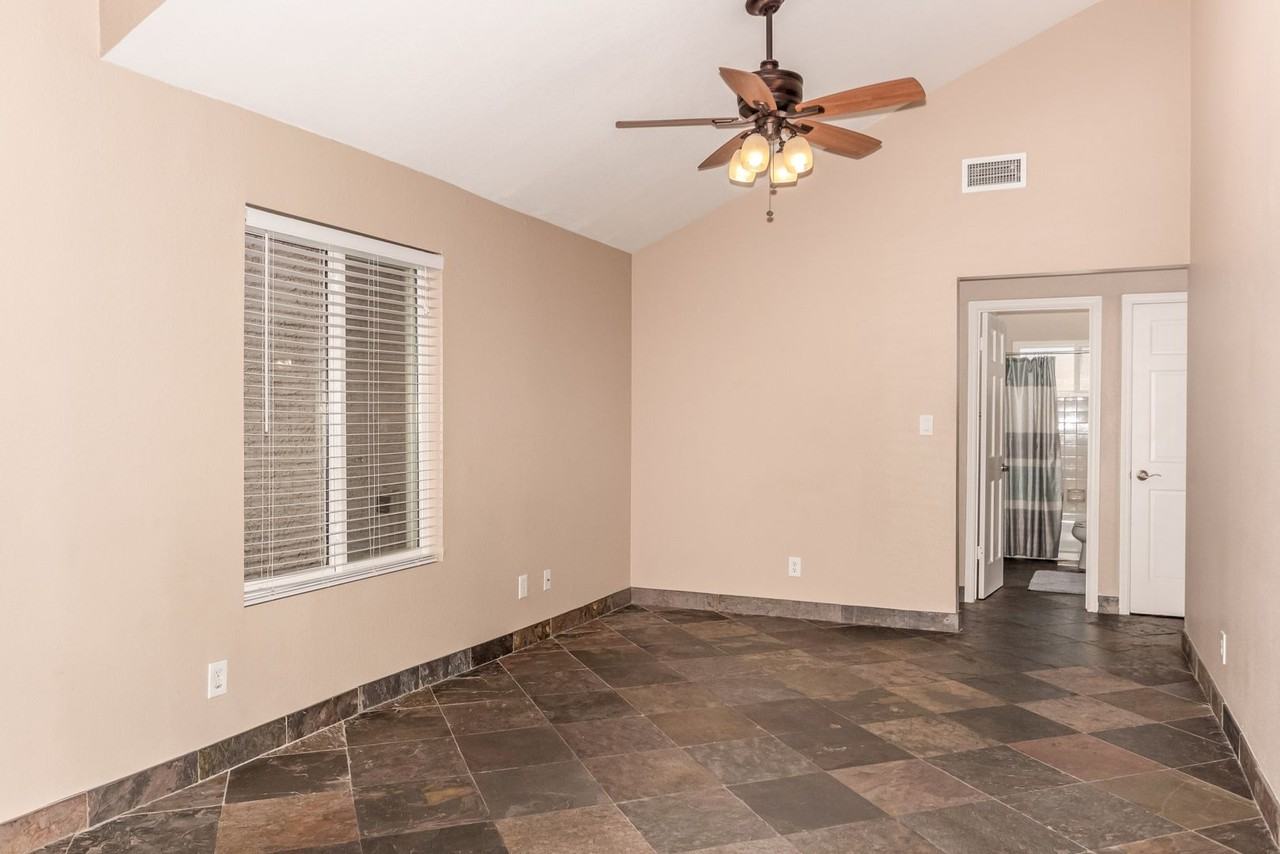 11115 E Mercer Ln - Photo 6 of 42