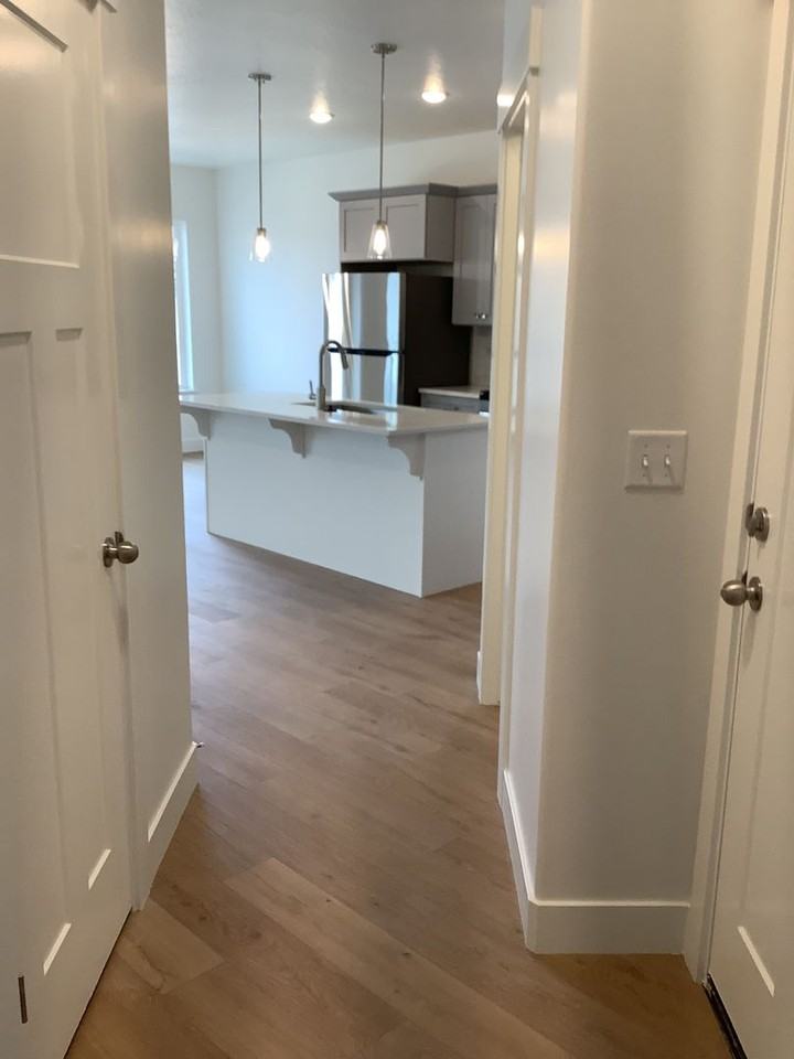 941 N Portman Way - Photo 2 of 19