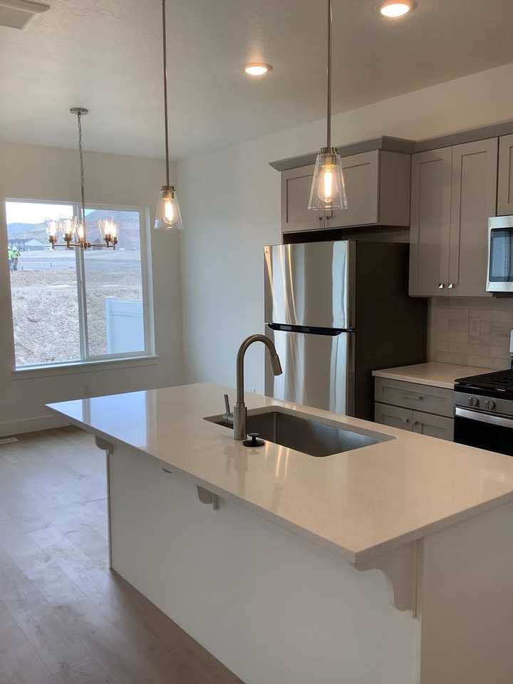 941 N Portman Way - Photo 5 of 19
