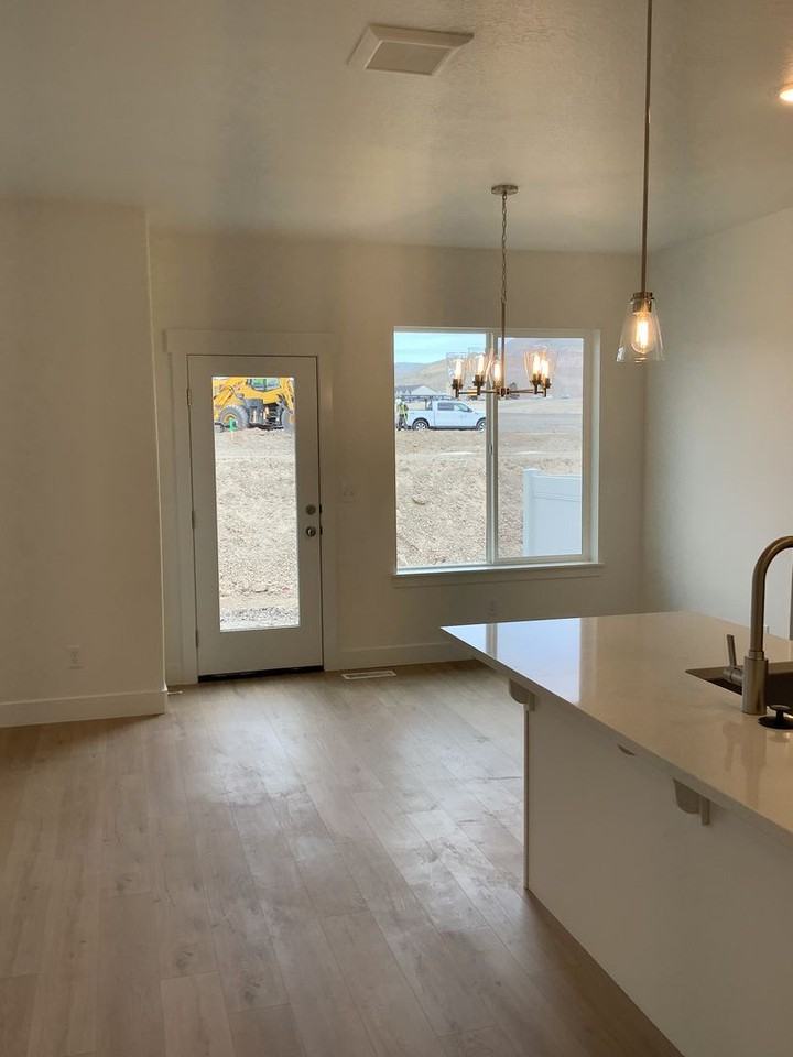 941 N Portman Way - Photo 6 of 19
