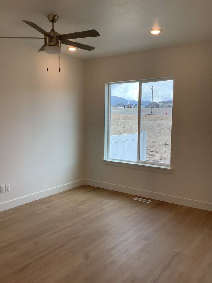 941 N Portman Way - Photo 7 of 19