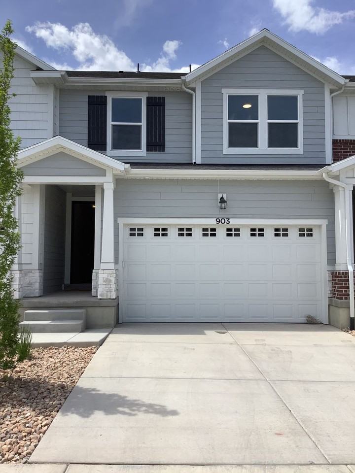 903 N Portman Way - Photo 2 of 16