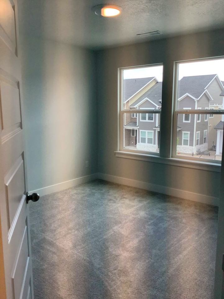 903 N Portman Way - Photo 3 of 16