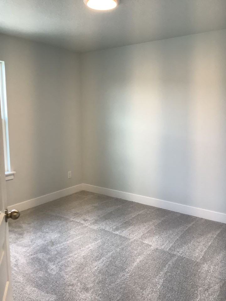 903 N Portman Way - Photo 4 of 16