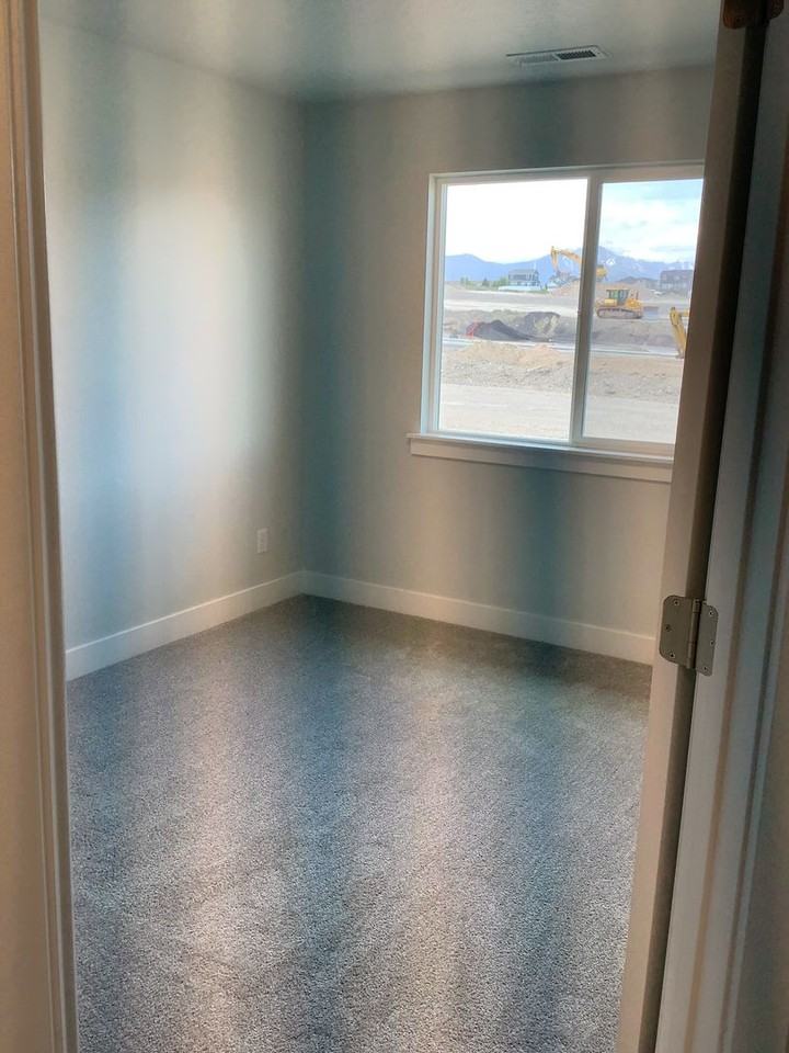 903 N Portman Way - Photo 7 of 16