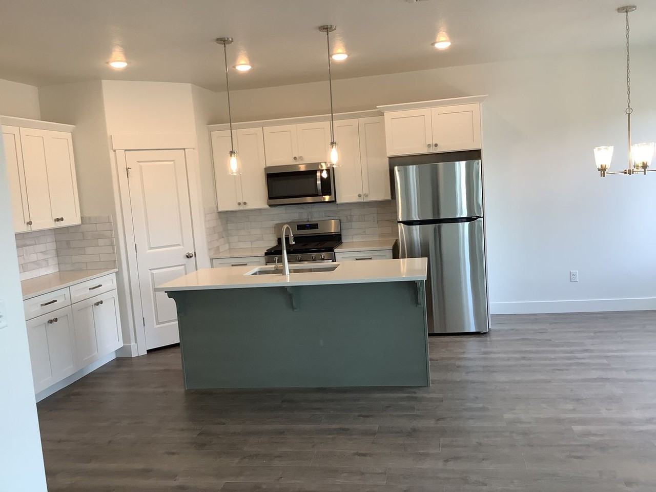 897 N Portman Way - Photo 6 of 22