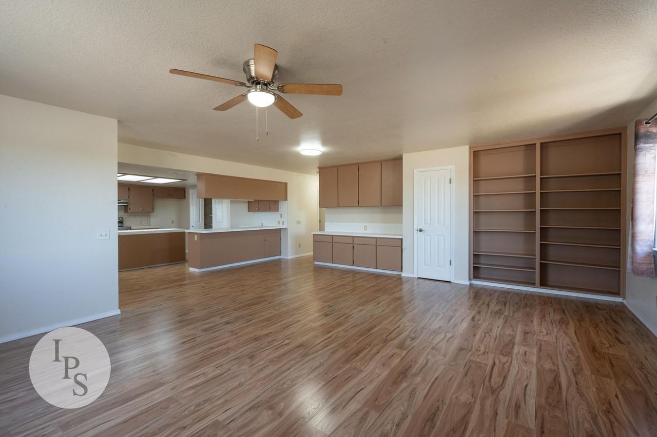 5150 N Bishop Ave - Photo 5 of 21