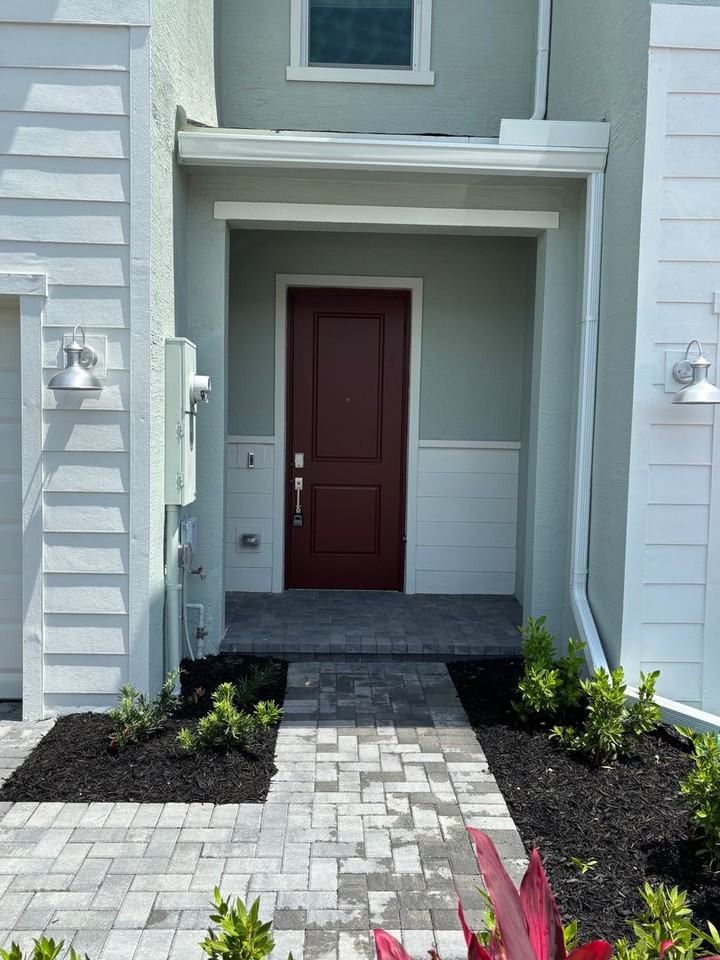 530 Se Rivergrass St - Photo 2 of 32