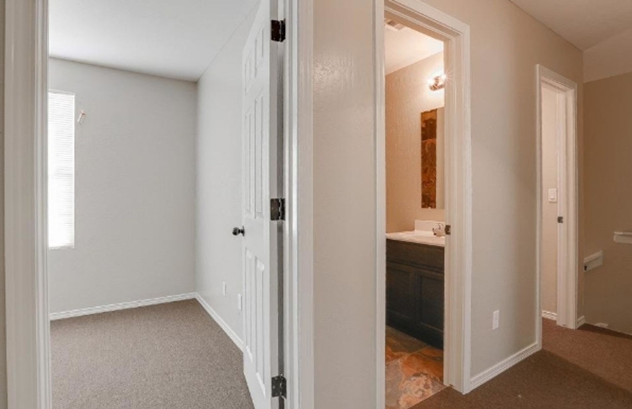 512 Center Way - Photo 6 of 22