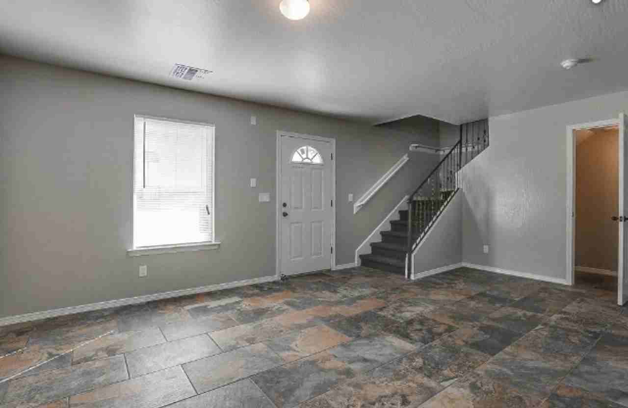 512 Center Way - Photo 7 of 22