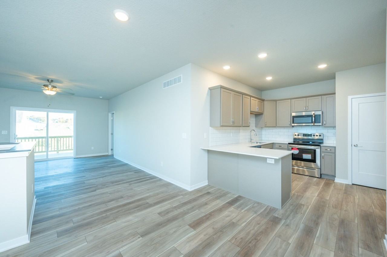 805 E Trace Way - Photo 3 of 39