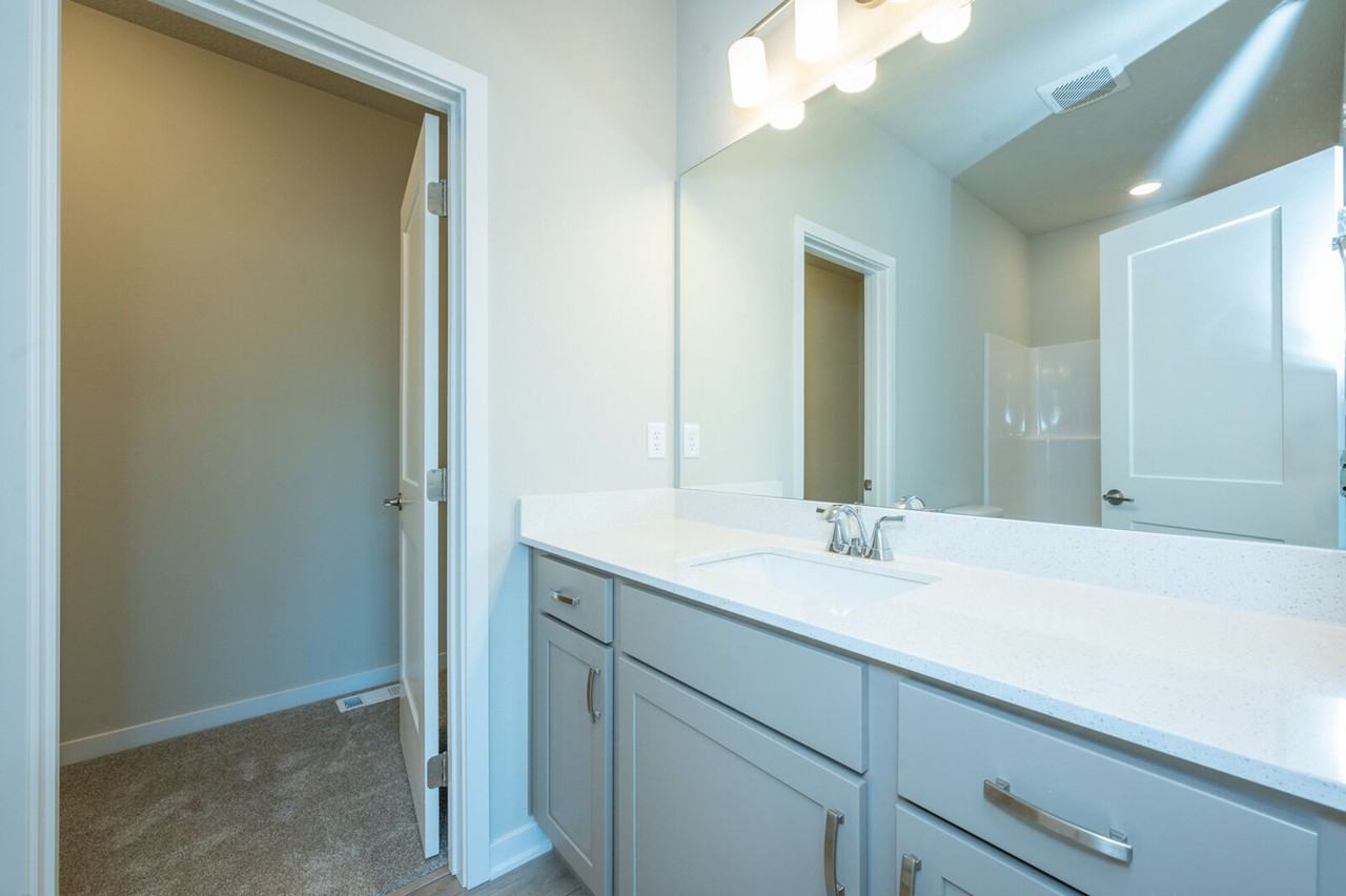 805 E Trace Way - Photo 5 of 39