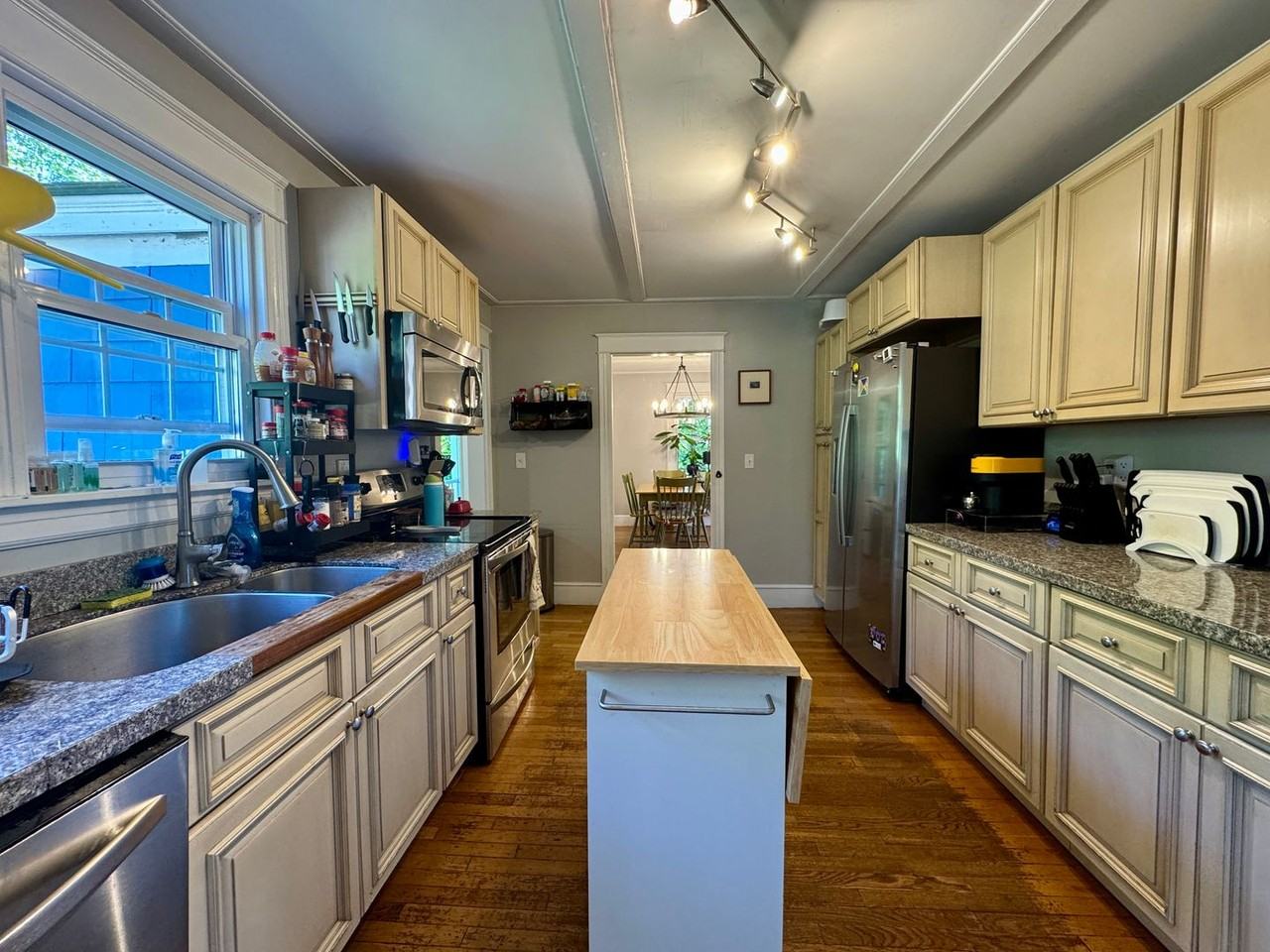 275 Middle Rd - Photo 6 of 30